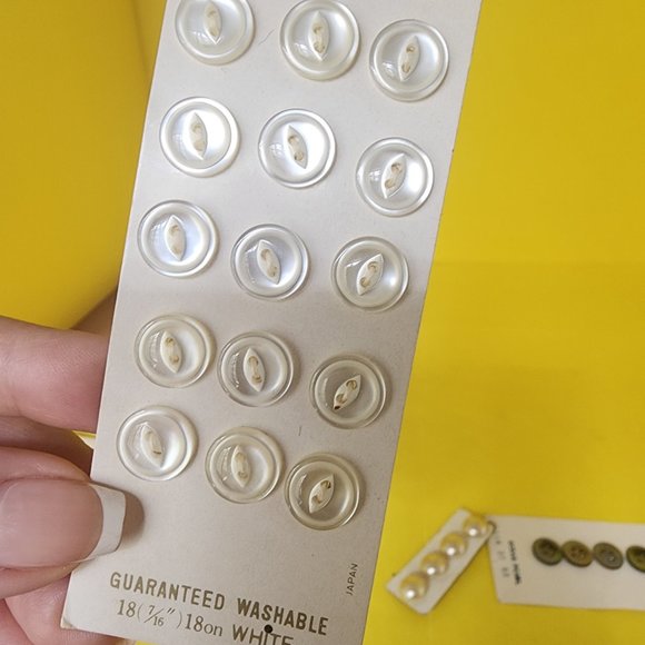 Vintage Mother of Pearl Buttons on Original Cards Blue, Pink, Yellow, Pearl ๐งต๐ชก - Picture 13 of 16